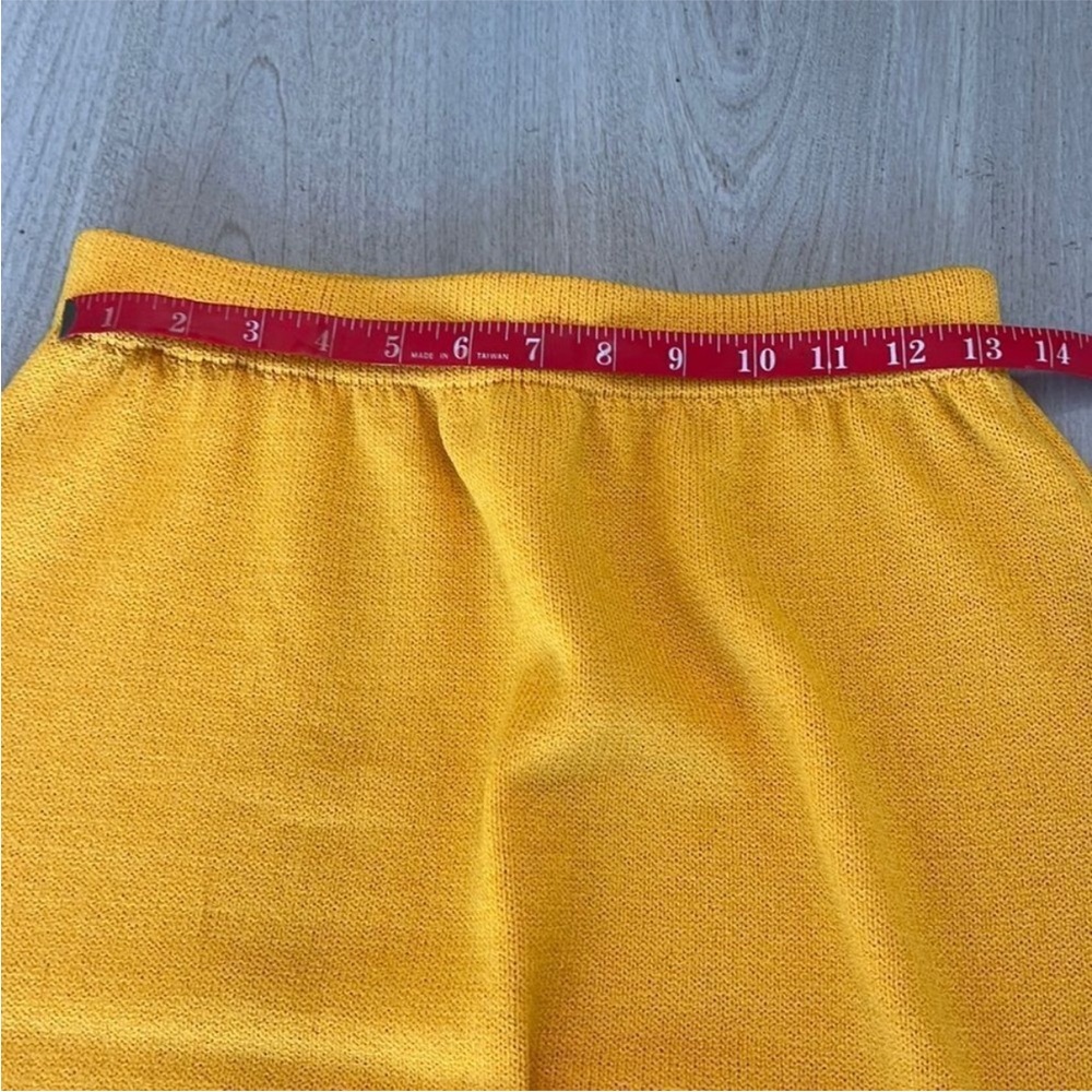 St. John Yellow Pencil Skirt with Navy and White Trim - Picture 4 of 5